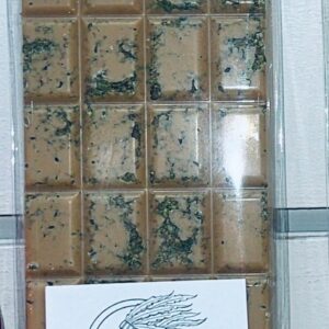 Tablette de chocolat au Caramel salé artisanale aux fleurs de CBD